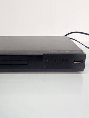 LG DP 132 DVD/CD Player - Tested - NO REMOTE